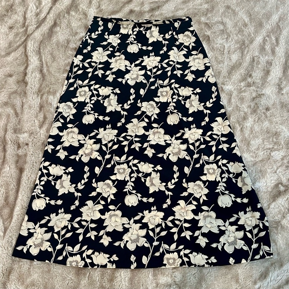 Vintage ladies size medium long skirt​​​​